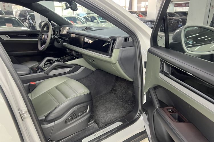 Used Porsche Cayenne 2024 Cayenne Coupé 3.0T Interior 5