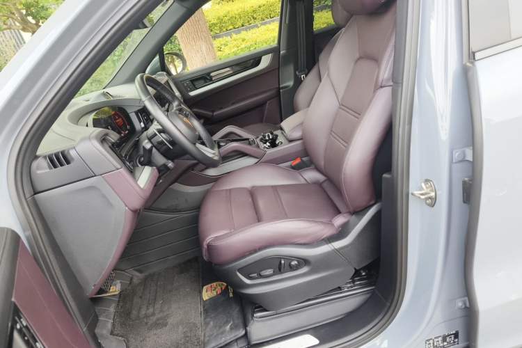 Used Porsche Cayenne 2024 Cayenne 3.0T Left Front Seat