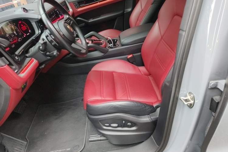 Used Porsche Cayenne 2024 Cayenne Coupé 3.0T Left Front Seat