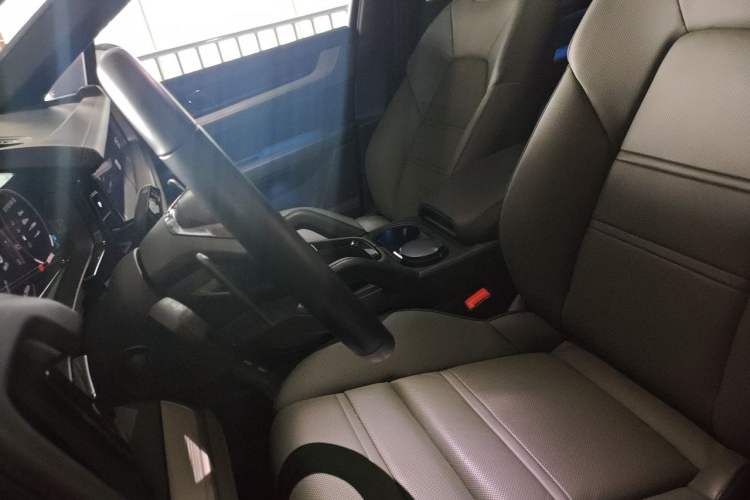 Used Porsche Cayenne 2024 Cayenne Coupé 3.0T Left Front Seat
