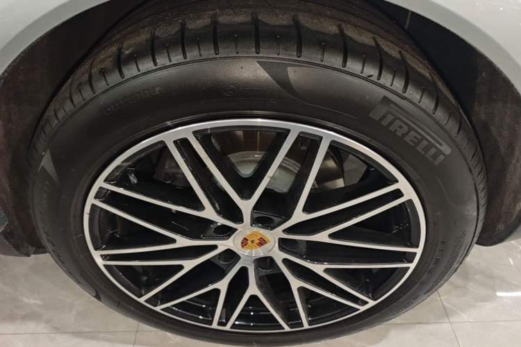 Used Porsche Cayenne 2024 Cayenne 3.0T Left Front Wheel Hub