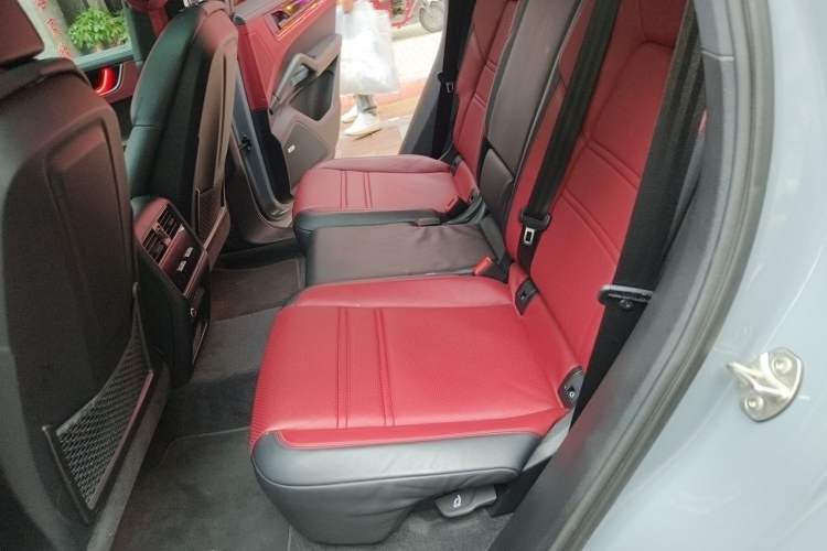 Used Porsche Cayenne 2024 Cayenne Coupé 3.0T Left Rear Seat