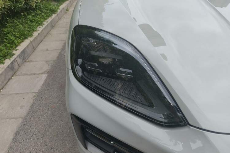 Used Porsche Cayenne 2024 Cayenne 3.0T Right Front Headlight