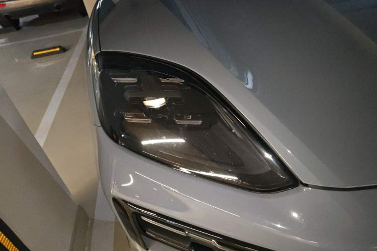 Used Porsche Cayenne 2024 Cayenne 3.0T Right Front Headlight