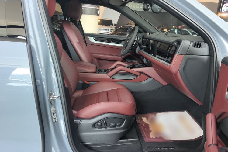 Used Porsche Cayenne 2024 Cayenne 3.0T Right Front Seat
