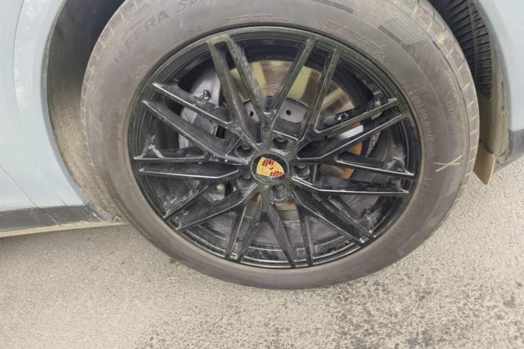 Used Porsche Cayenne 2024 Cayenne 3.0T Right Front Wheel Hub