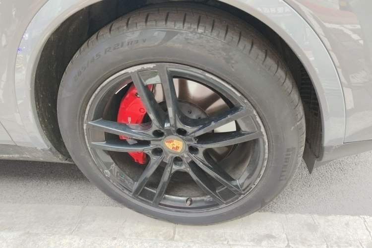 Used Porsche Cayenne 2024 Cayenne Coupé 3.0T Right Front Wheel Hub
