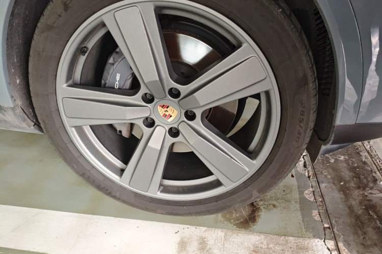 Used Porsche Cayenne 2024 Cayenne Coupé 3.0T Right Front Wheel Hub