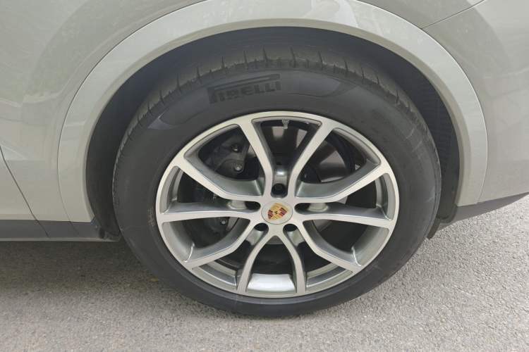 Used Porsche Cayenne 2024 Cayenne 3.0T Right Front Wheel Hub