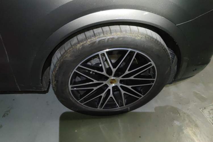 Used Porsche Cayenne 2024 Cayenne 3.0T Right Front Wheel Hub