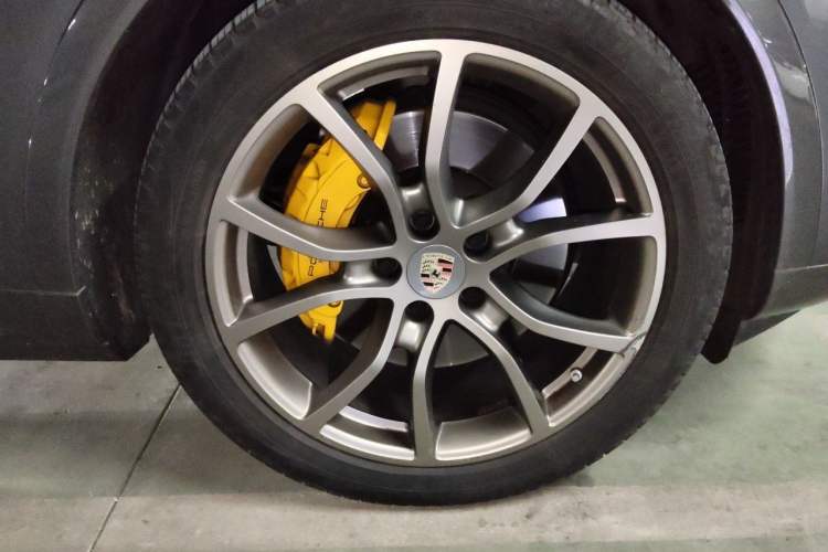 Used Porsche Cayenne 2024 Cayenne 3.0T Right Front Wheel Hub