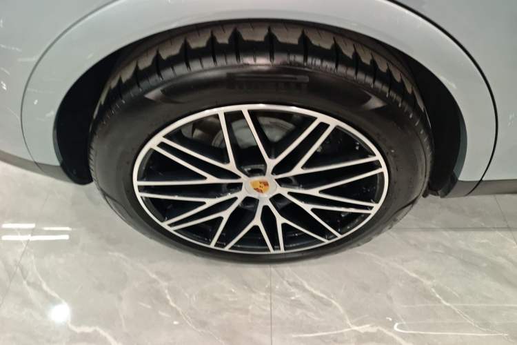 Used Porsche Cayenne 2024 Cayenne 3.0T Right Rear Wheel Hub