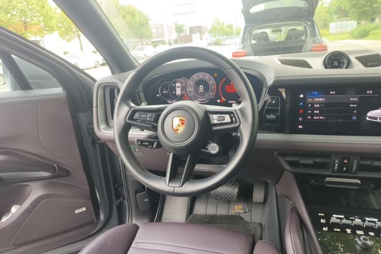 Used Porsche Cayenne 2024 Cayenne 3.0T Steering Wheel