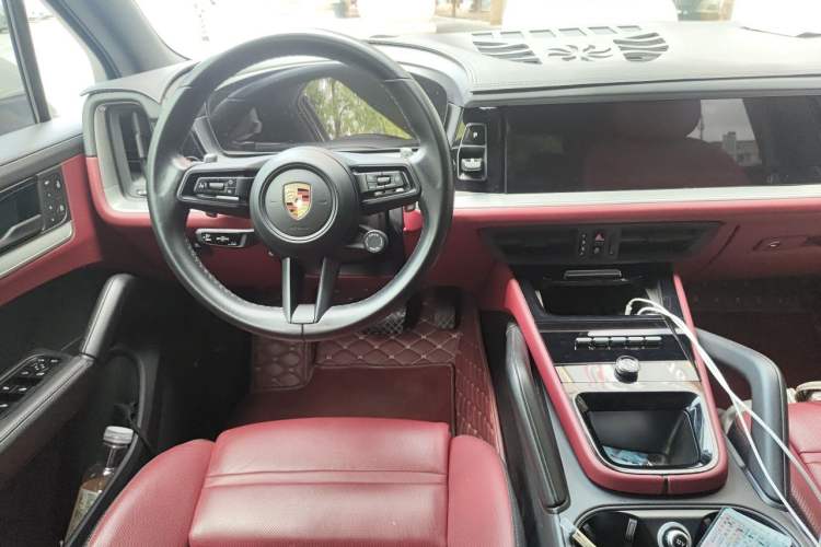 Used Porsche Cayenne 2024 Cayenne 3.0T Steering Wheel