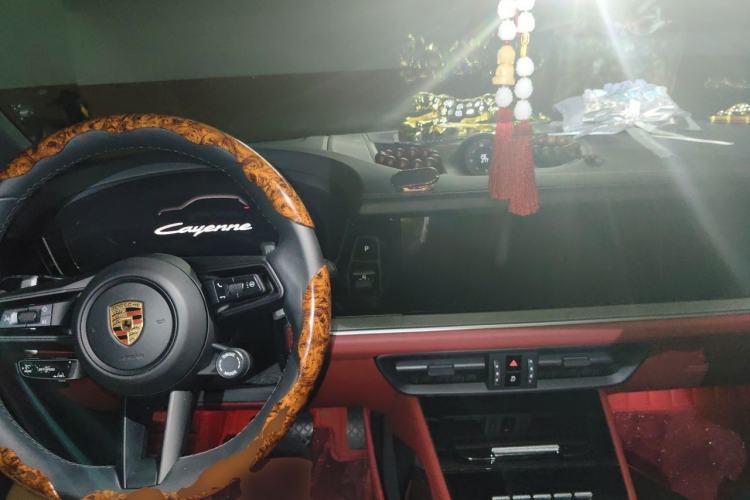 Used Porsche Cayenne 2024 Cayenne 3.0T Steering Wheel