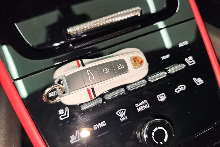 Used Porsche Cayenne 2024 Cayenne 3.0T Vehicle Key