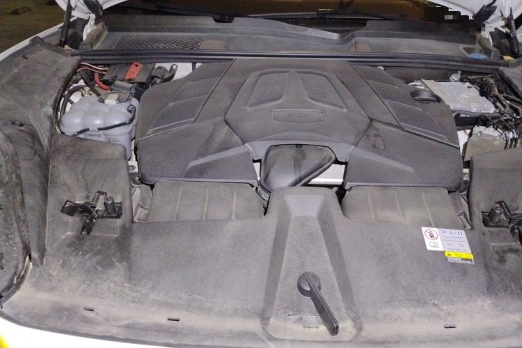 Used Porsche Cayenne 2024 Cayenne 3.0T Engine Bay