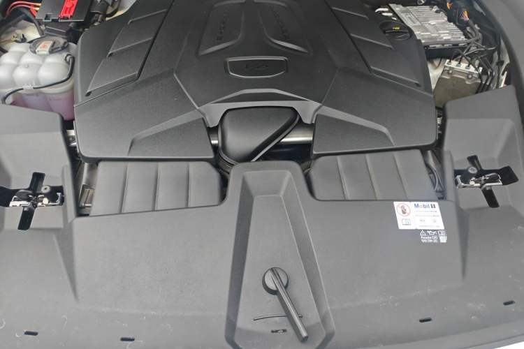 Used Porsche Cayenne 2024 Cayenne 3.0T Engine Bay