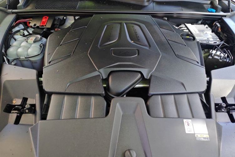Used Porsche Cayenne 2024 Cayenne 3.0T Engine Bay
