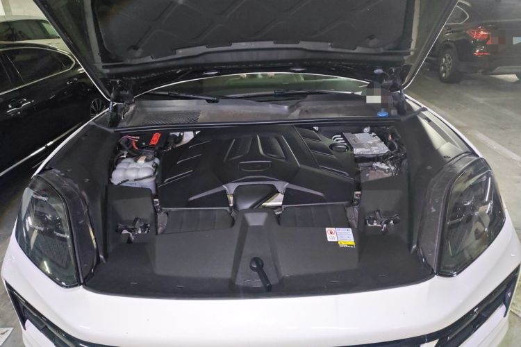 Used Porsche Cayenne 2024 Cayenne 3.0T Engine Bay
