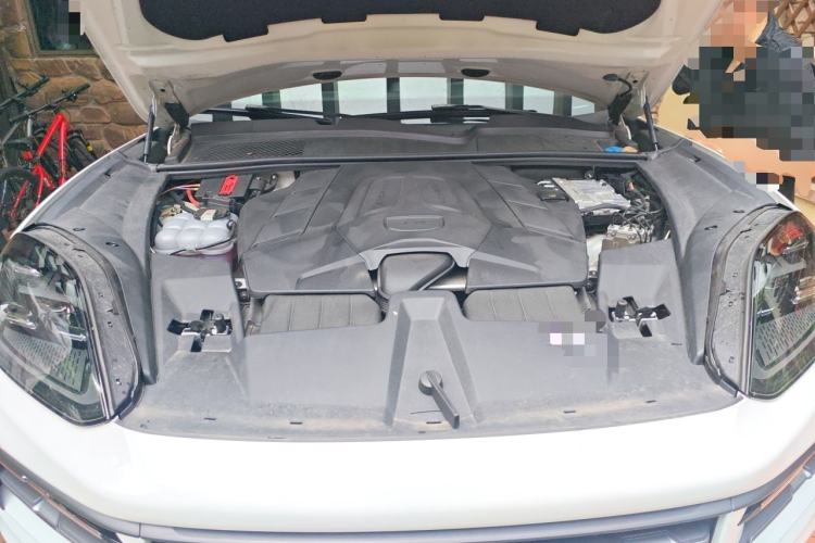 Used Porsche Cayenne 2024 Cayenne 3.0T Engine Bay