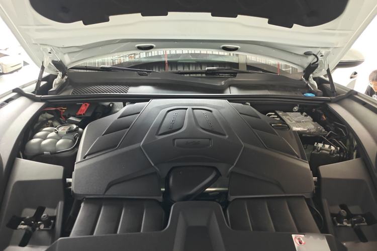 Used Porsche Cayenne 2024 Cayenne 3.0T Engine Bay