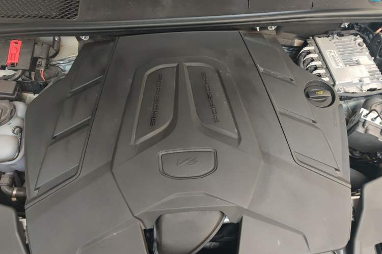 Used Porsche Cayenne 2024 Cayenne Coupé 3.0T Engine Bay