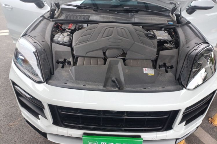 Used Porsche Cayenne 2024 Cayenne 3.0T Engine Bay