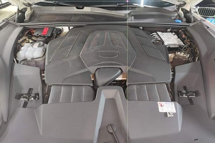 Used Porsche Cayenne 2024 Cayenne 3.0T Engine Bay