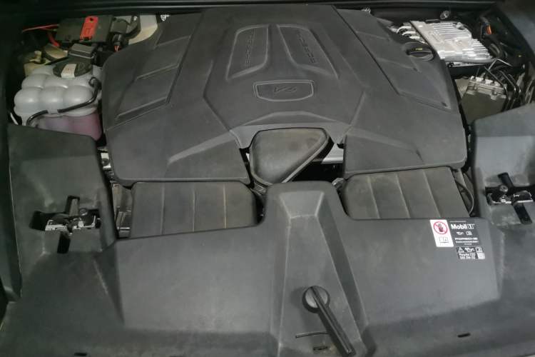 Used Porsche Cayenne 2024 Cayenne 3.0T Engine Bay