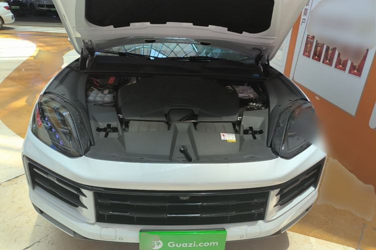 Used Porsche Cayenne 2024 Cayenne 3.0T Engine Bay