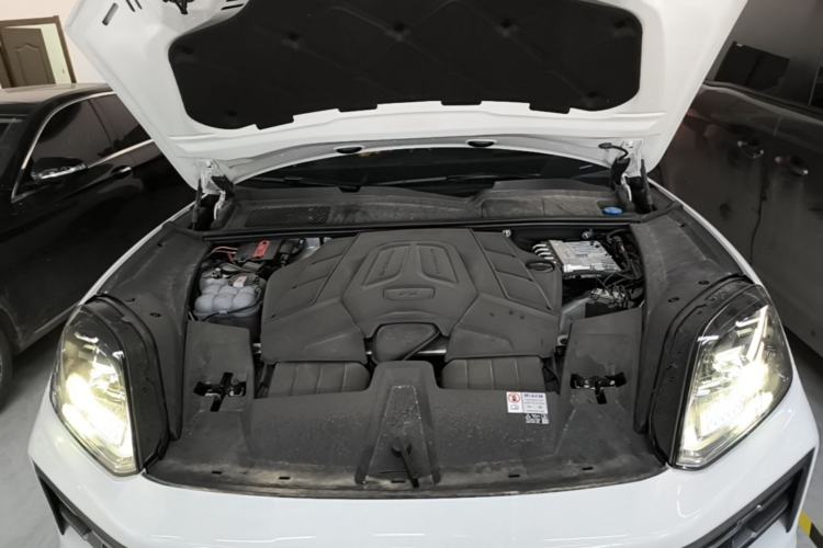 Used Porsche Cayenne 2024 Cayenne 3.0T Engine Bay
