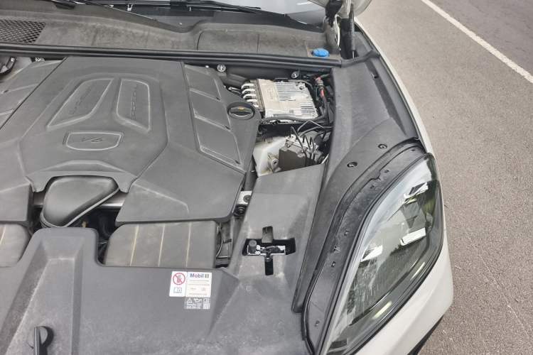 Used Porsche Cayenne 2024 Cayenne 3.0T Engine Bay Left
