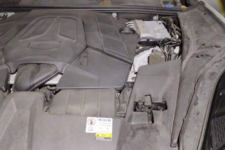 Used Porsche Cayenne 2024 Cayenne 3.0T Engine Bay Left