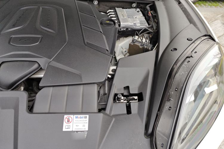 Used Porsche Cayenne 2024 Cayenne 3.0T Engine Bay Left