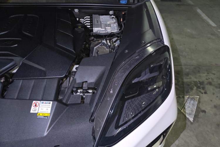 Used Porsche Cayenne 2024 Cayenne 3.0T Engine Bay Left