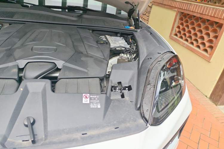 Used Porsche Cayenne 2024 Cayenne 3.0T Engine Bay Left