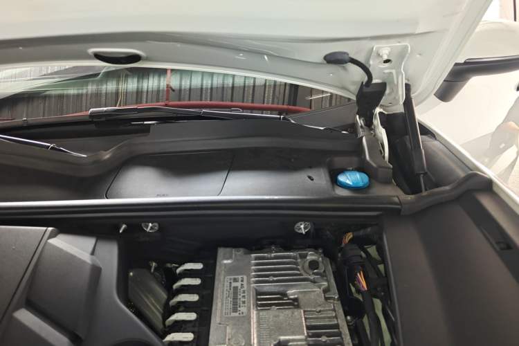 Used Porsche Cayenne 2024 Cayenne 3.0T Engine Bay Left