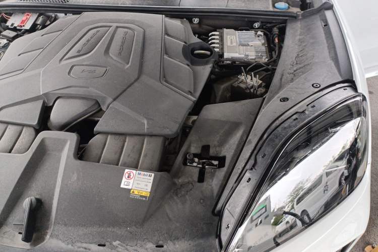 Used Porsche Cayenne 2024 Cayenne 3.0T Engine Bay Left