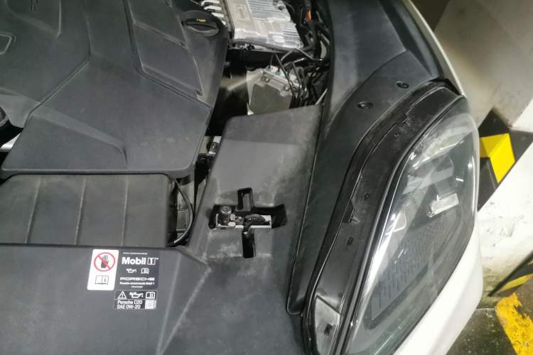 Used Porsche Cayenne 2024 Cayenne 3.0T Engine Bay Left