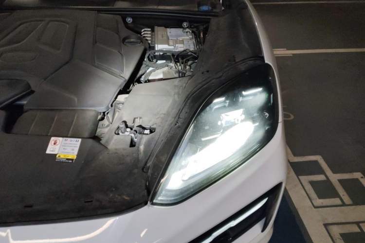 Used Porsche Cayenne 2024 Cayenne 3.0T Engine Bay Left