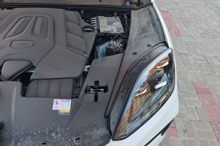 Used Porsche Cayenne 2024 Cayenne 3.0T Engine Bay Left