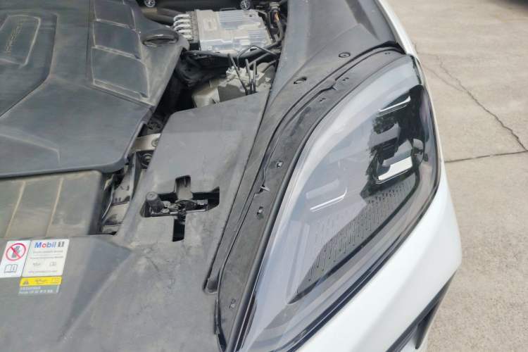Used Porsche Cayenne 2024 Cayenne 3.0T Engine Bay Left