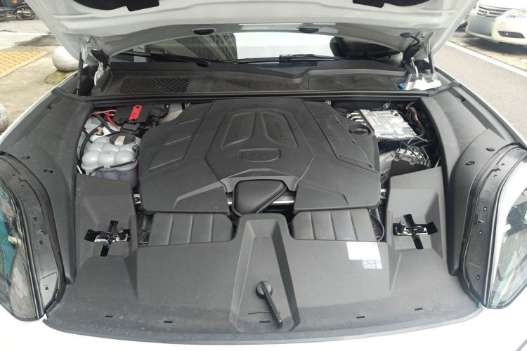 Used Porsche Cayenne 2024 Cayenne 3.0T Engine Bay