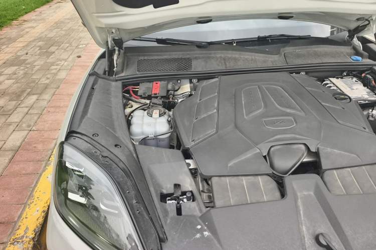 Used Porsche Cayenne 2024 Cayenne 3.0T Engine Bay Right