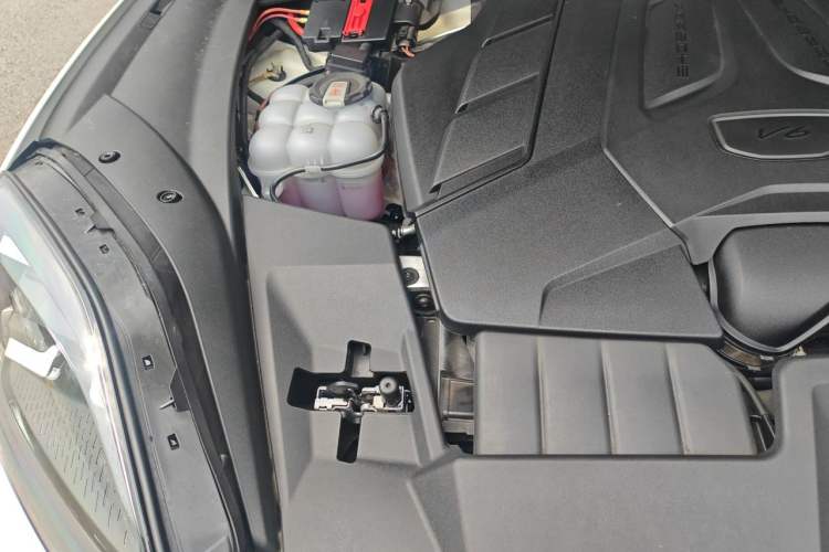 Used Porsche Cayenne 2024 Cayenne 3.0T Engine Bay Right
