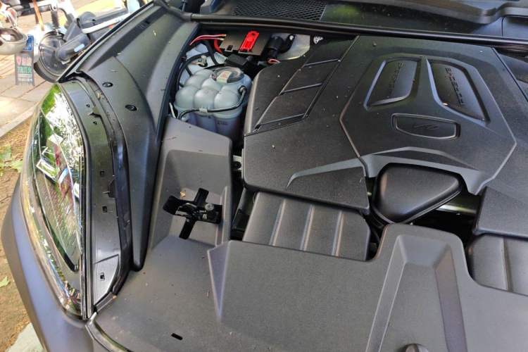 Used Porsche Cayenne 2024 Cayenne 3.0T Engine Bay Right