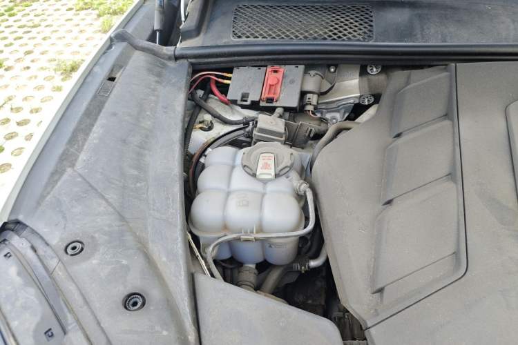 Used Porsche Cayenne 2024 Cayenne 3.0T Engine Bay Right