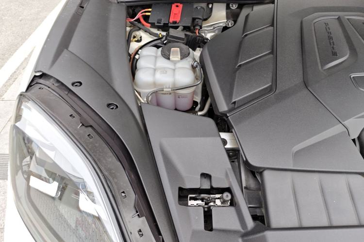 Used Porsche Cayenne 2024 Cayenne 3.0T Engine Bay Right