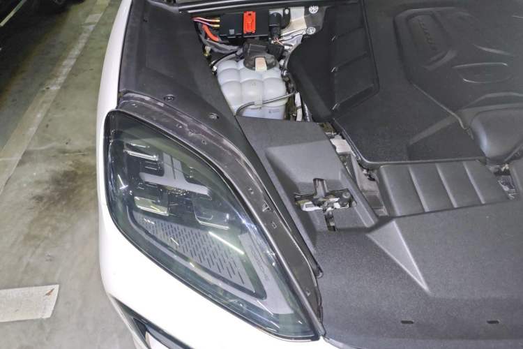Used Porsche Cayenne 2024 Cayenne 3.0T Engine Bay Right